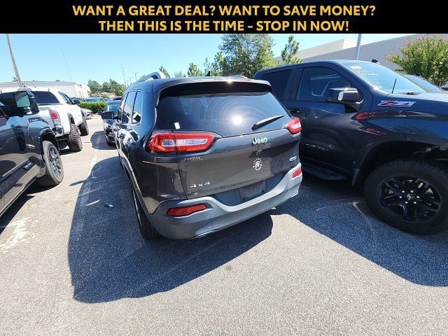 Used 2016 Jeep Cherokee Latitude w/ Cold Weather Group AWD/4WD image 10