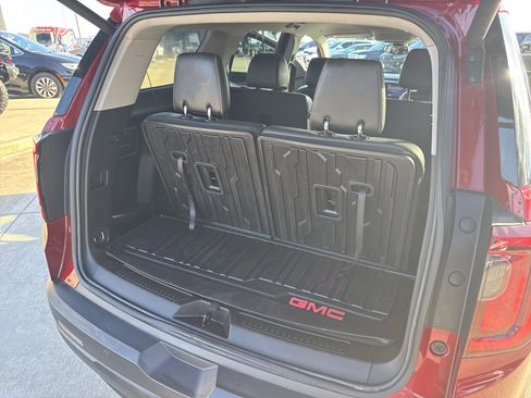 Used 2023 GMC Acadia SLT w/ Elevation Edition image 31