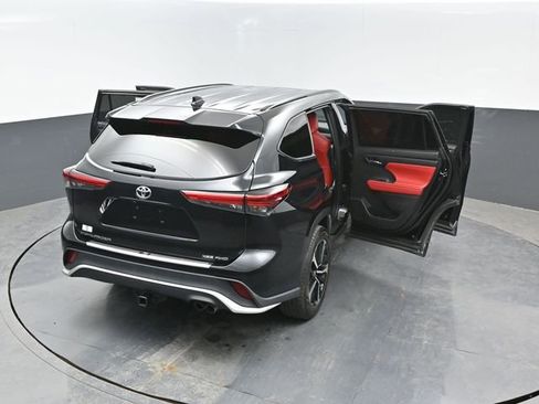 Used 2022 Toyota Highlander XSE image 26