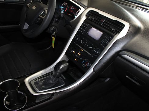 Used 2014 Ford Fusion SE FWD image 25