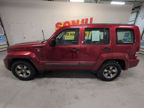 Used 2008 Jeep Liberty Sport image 2