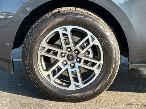 Certified 2025 Ford Expedition Active image 27