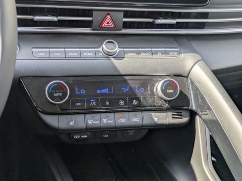 Used 2024 Hyundai Elantra Limited image 23