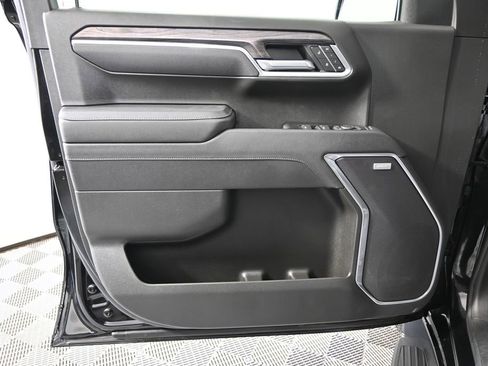 Used 2025 Chevrolet Silverado 1500 LTZ AWD/4WD image 18