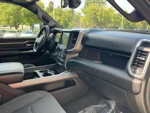 Used 2019 RAM 1500 Big Horn AWD/4WD image 18