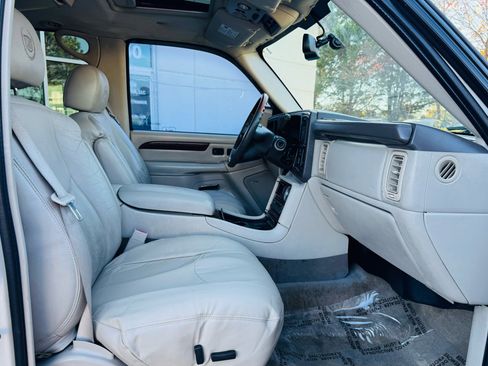 Used 2006 Cadillac Escalade AWD image 19