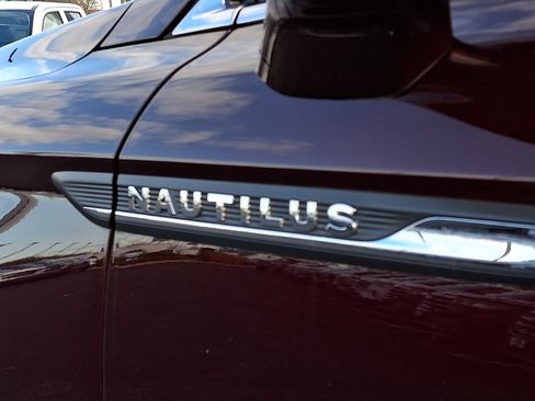 Certified 2022 Lincoln Nautilus Reserve image 32