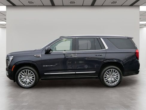 Used 2025 GMC Yukon Denali w/ Sun & Power Step Package image 3