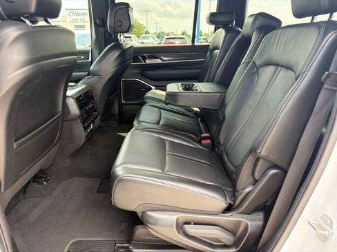 Used 2022 Jeep Wagoneer Series II AWD/4WD image 18