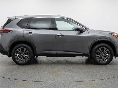 Used 2025 Nissan Rogue SV FWD image 11