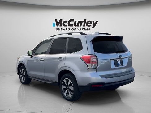 Used 2017 Subaru Forester 2.5i Premium w/ Popular Package #2A AWD/4WD image 4