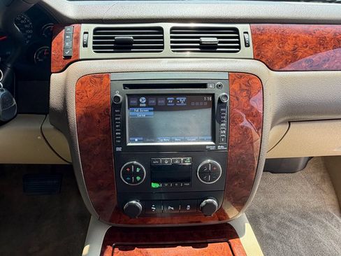 Used 2014 Chevrolet Tahoe LTZ RWD image 20