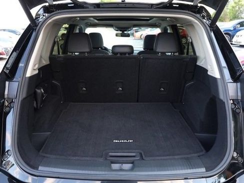 Certified 2025 Nissan Rogue SV w/ SV Premium Package FWD image 6