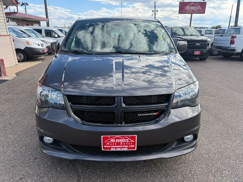 Used 2019 Dodge Grand Caravan SE image 3