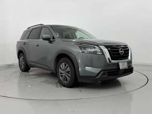Used 2024 Nissan Pathfinder SV FWD image 7