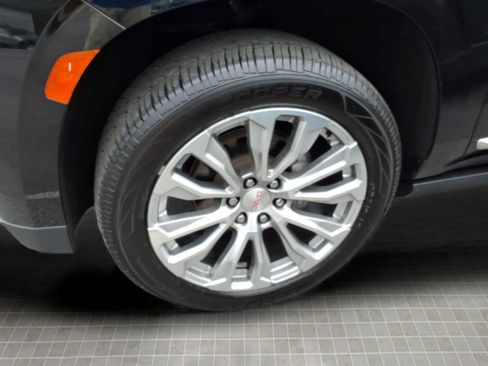 Used 2021 GMC Yukon Denali w/ Denali Premium Package AWD/4WD image 4