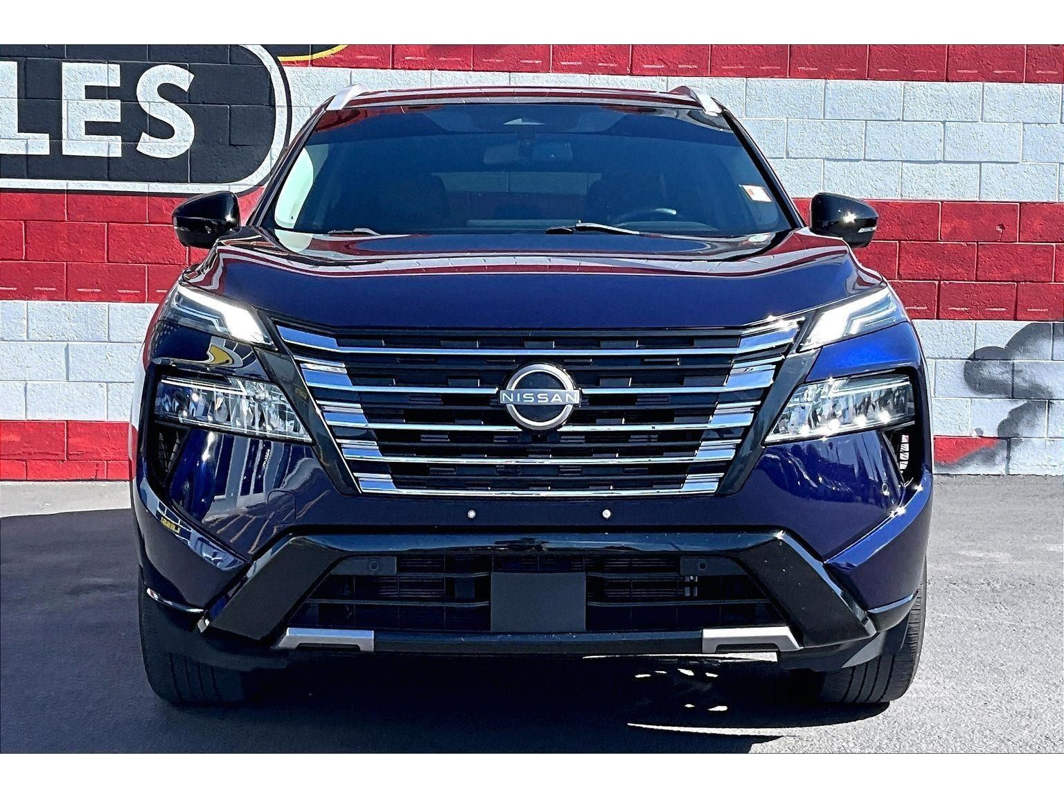 Used 2024 Nissan Rogue Platinum AWD/4WD image 3