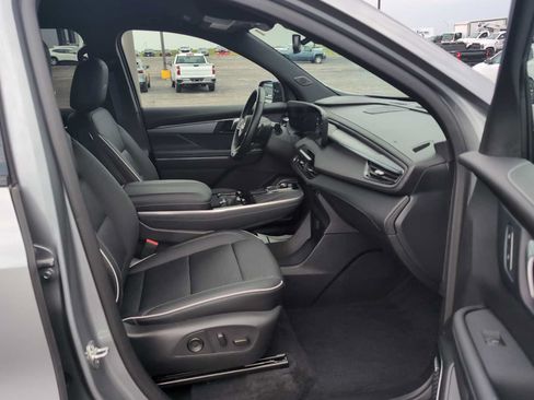 Used 2025 Buick Enclave Sport Touring FWD image 27