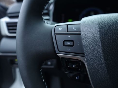 Used 2025 Toyota Camry SE image 33