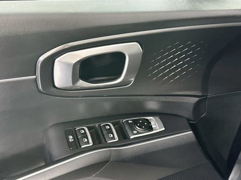 Used 2023 Kia Sorento LX FWD image 23