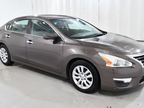 Used 2015 Nissan Altima 2.5 S w/ Power Driver Seat Package image 5