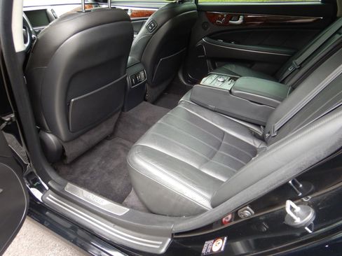 Used 2012 Hyundai Equus Signature RWD image 17