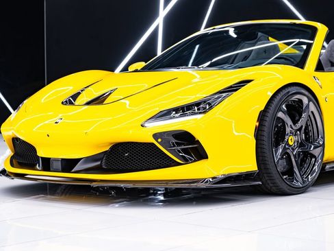 Used 2021 Ferrari F8 Tributo RWD image 4