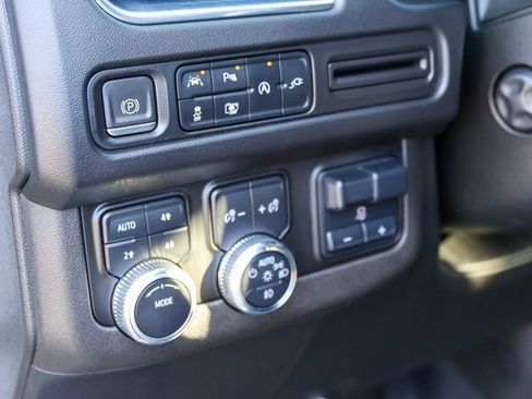 Used 2022 GMC Yukon XL SLT image 15