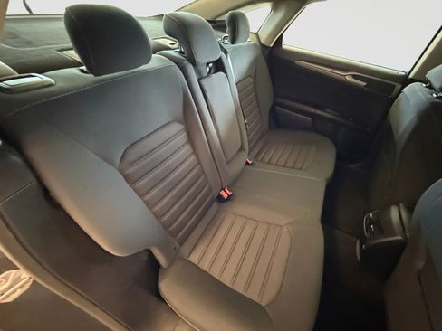 Used 2019 Ford Fusion SE image 16