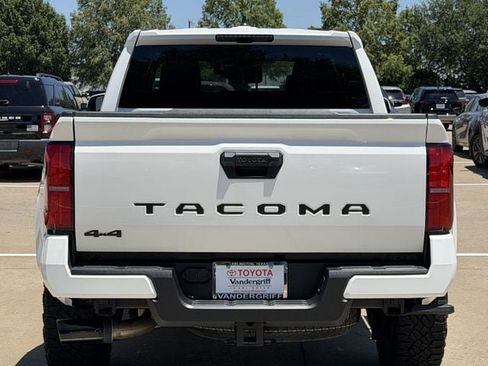 Certified 2025 Toyota Tacoma TRD Sport AWD/4WD image 5