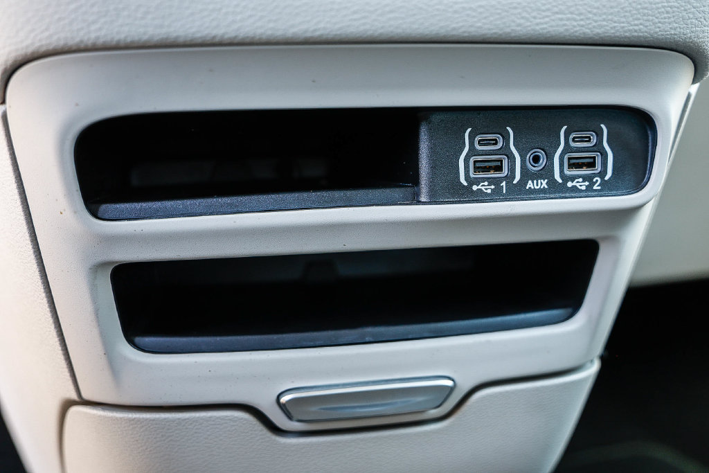Used 2021 Chrysler Pacifica Touring-L FWD image 34