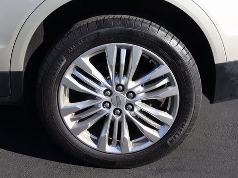 Used 2017 Cadillac XT5 Premium Luxury image 11