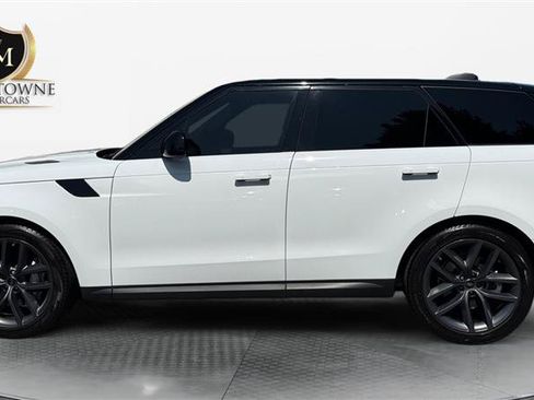 Used 2024 Land Rover Range Rover Sport SE AWD/4WD image 2