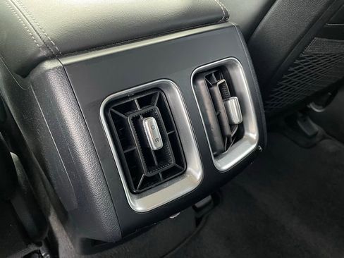 Used 2025 Kia Sorento S image 28