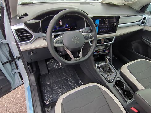 New 2026 Volkswagen Taos SE image 11