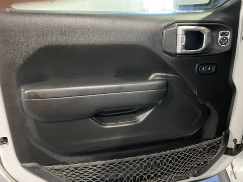 Used 2022 Jeep Gladiator Willys image 12