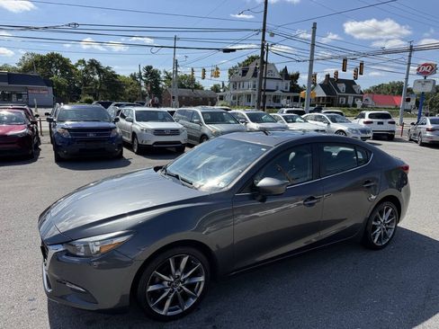 Used 2018 MAZDA MAZDA3 Touring FWD image 1