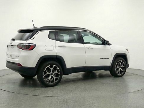 Used 2025 Jeep Compass Limited image 9