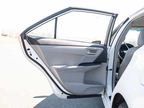 Used 2016 Toyota Camry LE image 43