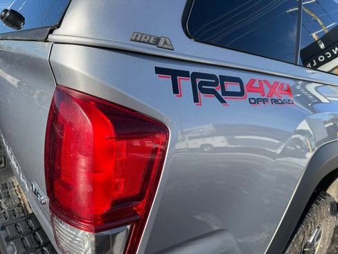 Used 2017 Toyota Tacoma TRD Off-Road image 29