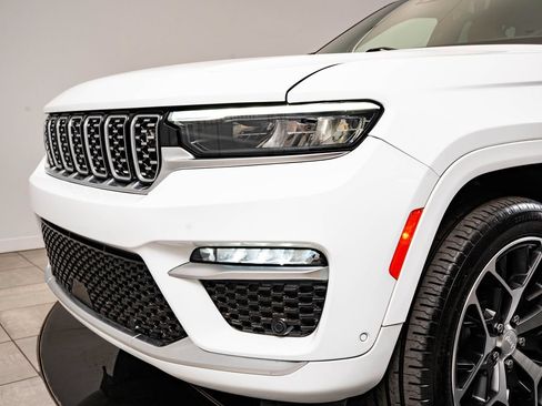 Used 2022 Jeep Grand Cherokee Summit AWD/4WD image 3