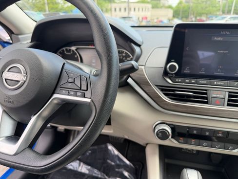 Used 2025 Nissan Altima 2.5 SV image 34