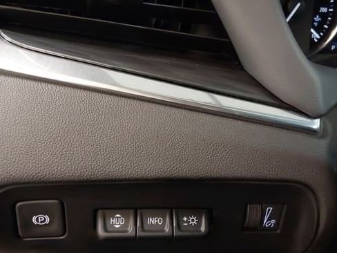 Used 2024 Buick Enclave Premium AWD/4WD image 25