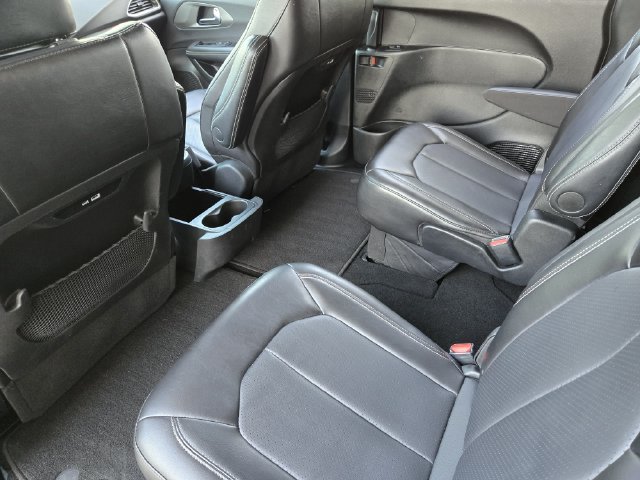 Certified 2025 Chrysler Pacifica Select FWD image 28