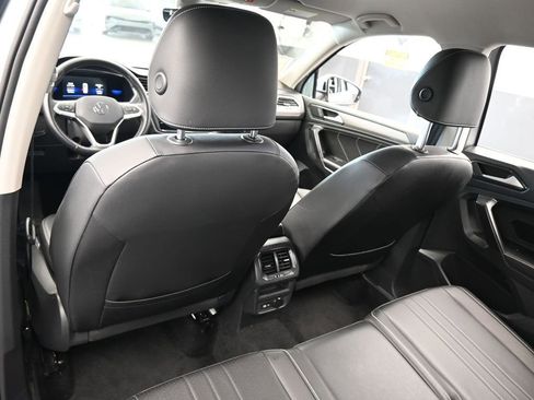 Used 2023 Volkswagen Tiguan SE image 31