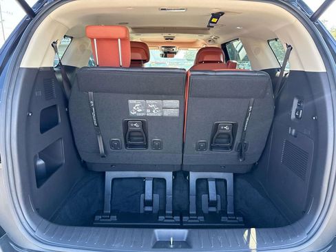 Used 2025 Kia Carnival SX Prestige FWD image 12