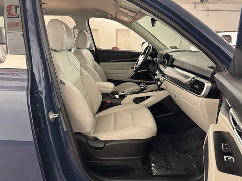 Used 2023 Kia Telluride S image 39