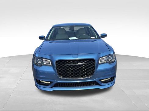 Used 2022 Chrysler 300 Touring L RWD image 8