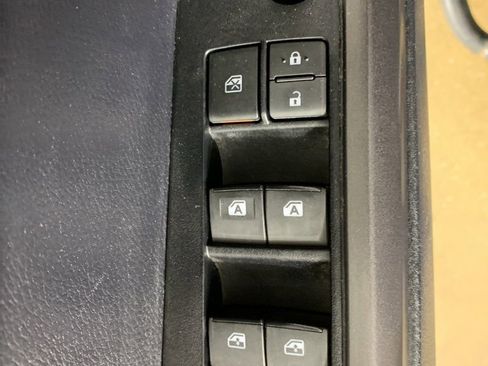 Used 2020 Toyota Tacoma TRD Off-Road w/ Technology Package AWD/4WD image 16