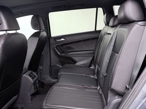 Used 2022 Volkswagen Tiguan SE R-Line FWD image 17